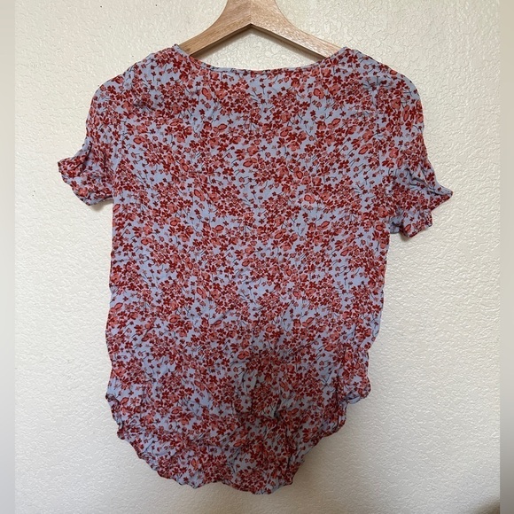 H&M Crepe Blue Red Floral Pattern Print Short Sleeve Rayon Blouse Shirt Womens - Picture 4 of 6